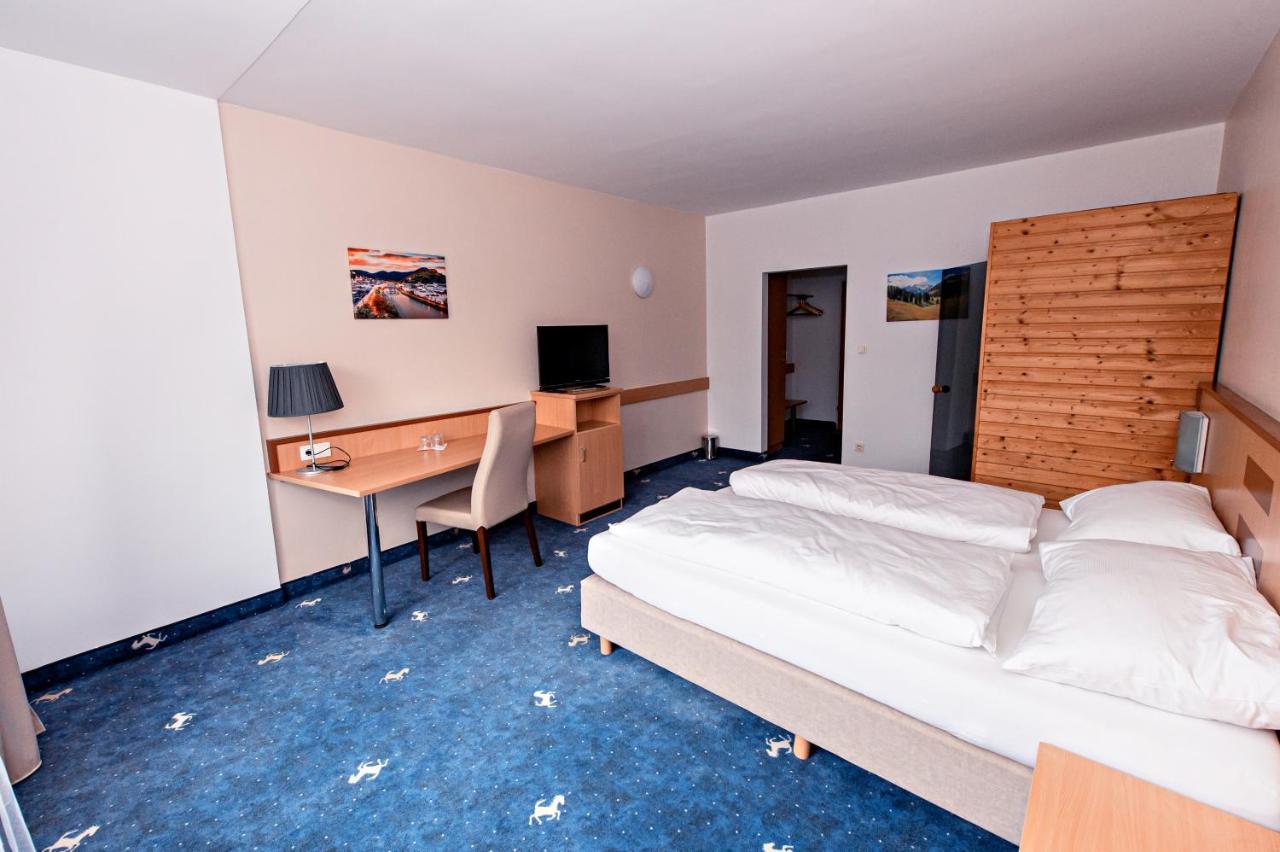 Hotel Wiental Pressbaum Екстериор снимка