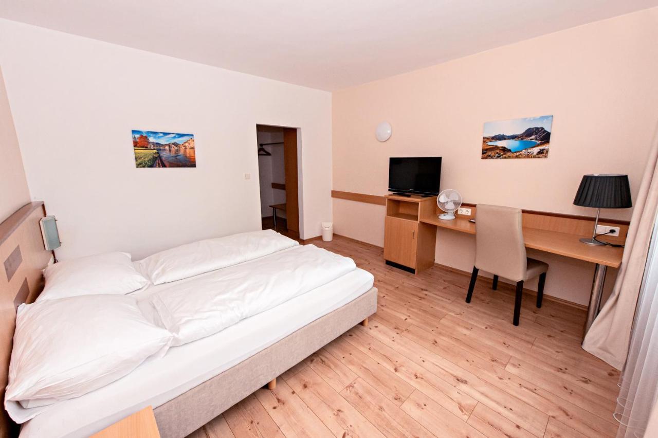 Hotel Wiental Pressbaum Екстериор снимка