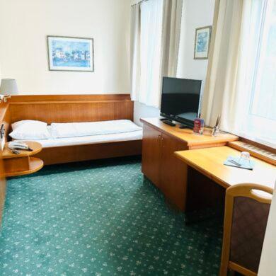 Hotel Wiental Pressbaum Екстериор снимка